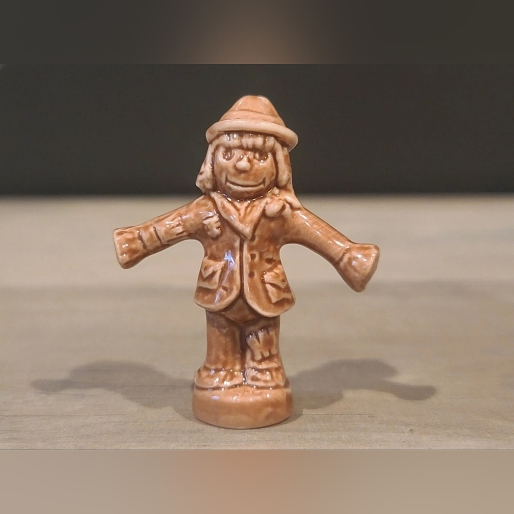 Scarecrow Wade Eng Figurine Decor [ Read Details ]